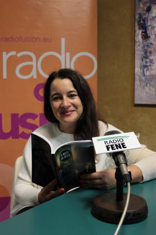 María López Sández co seu libro A noite da deusa