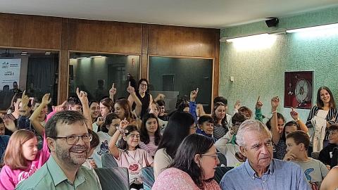 Público no castelo de Santa Cruz en Oleiros