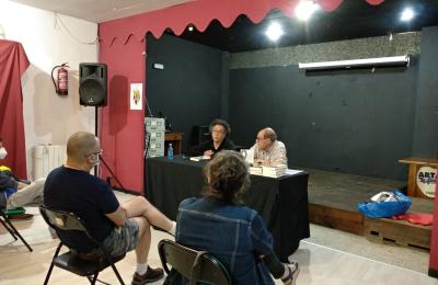 Manuel Monge con Eliseo Fernández presentando "Os restos do franquismo"